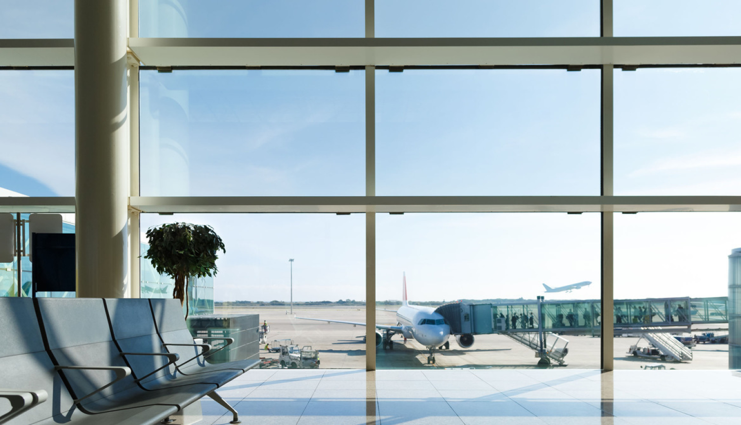 Ministru kabinets pastiprina Covid-19 izplatības kontroli ieceļotāju vidū