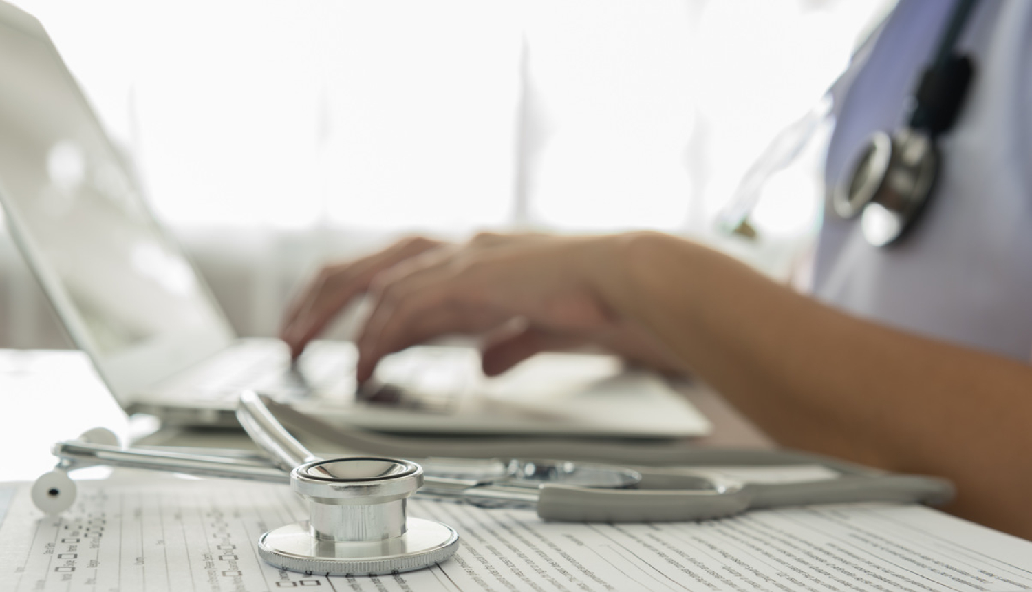 Apstiprina finansējuma piešķiršanu ārstniecības personu darba samaksas pieaugumam