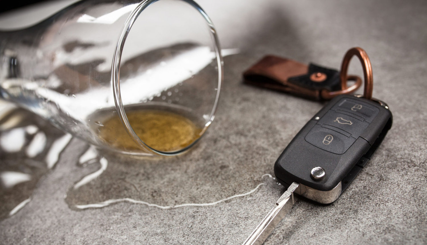 Autovadītāji turpmāk nevarēs atteikties no pūšanas alkometrā