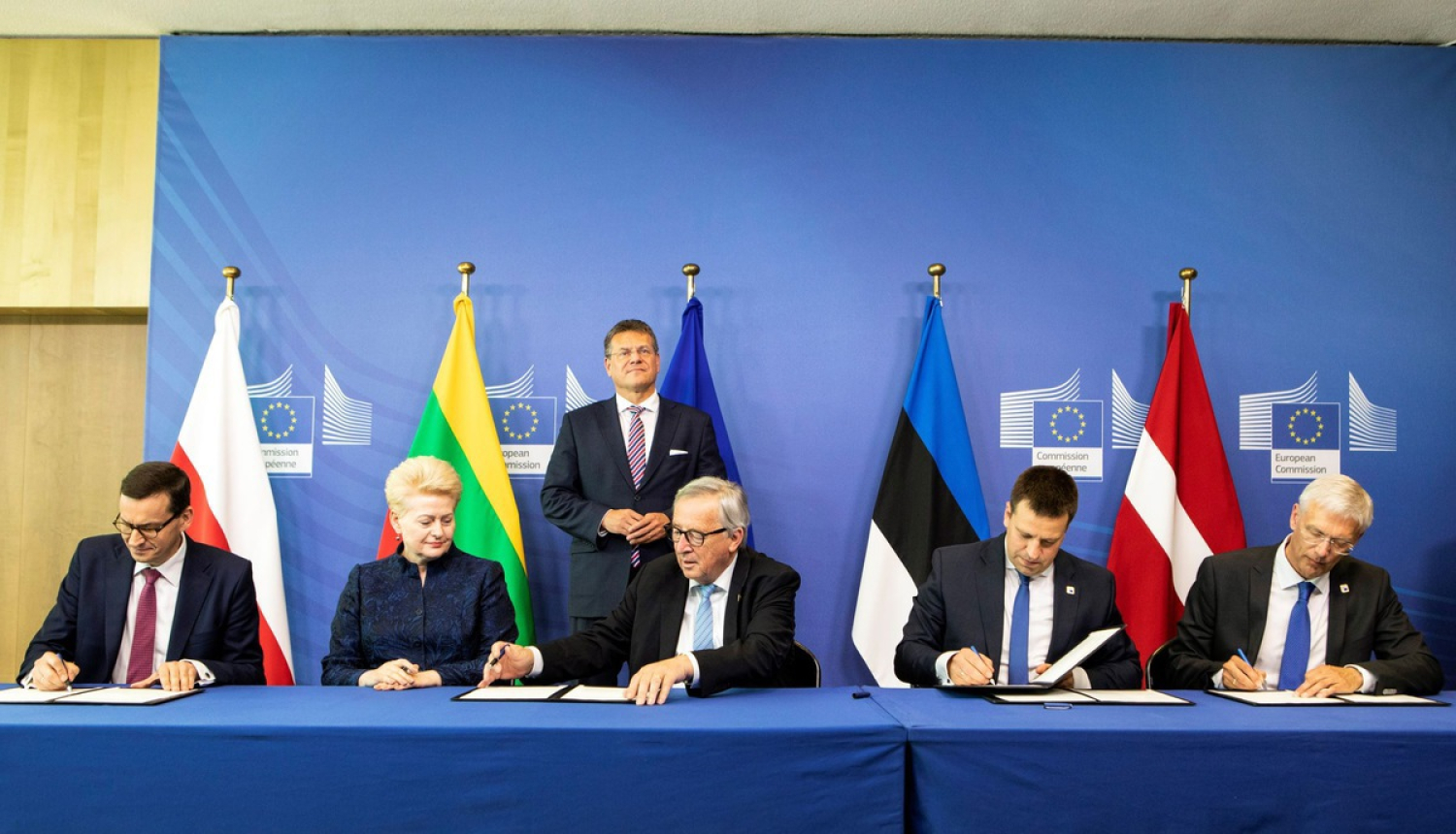 Kariņš paraksta politisko ceļa karti Baltijas valstu elektroenerģijas sistēmu pievienošanai Eiropas tīklam