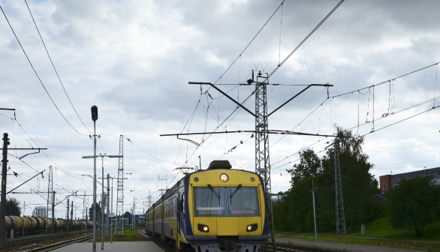 Vilciena konduktoriem samazina valsts valodas prasības