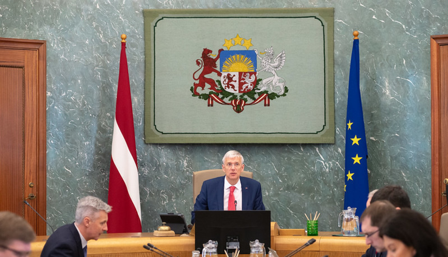 Deviņi Ministru kabineta locekļi turpinās darbu, ievērojot pašizolāciju dzīvesvietā