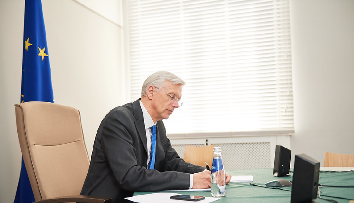 Ministru prezidents un Latvijas Bankas prezidents pārrunās Latvijas ekonomikas attīstības iespējas kontrolētas Covid-19 izplatības apstākļos