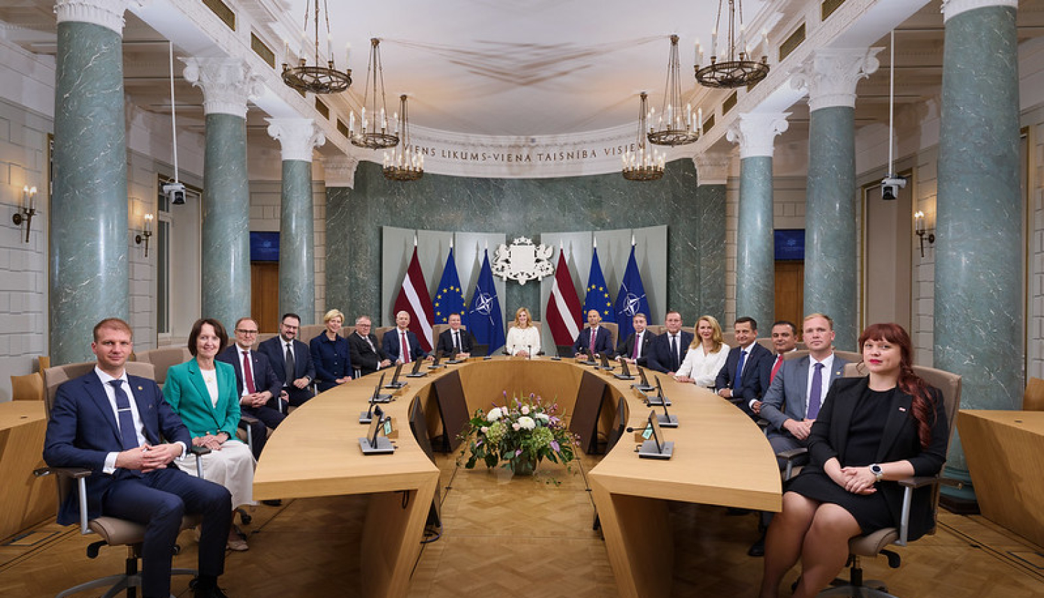 42. Ministru kabinets pirmajā svinīgajā MK sēdē