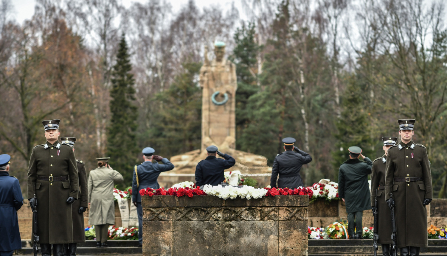Piešķir līdzekļus Otrā pasaules kara dalībnieka apliecību un piemiņas krūšu nozīmju izgatavošanai