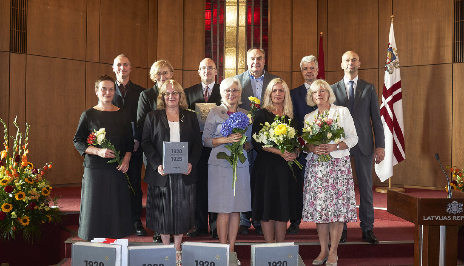 Ap 1600 grāmatu par valsts izveides pirmajiem gadiem nonāks skolās un bibliotēkās