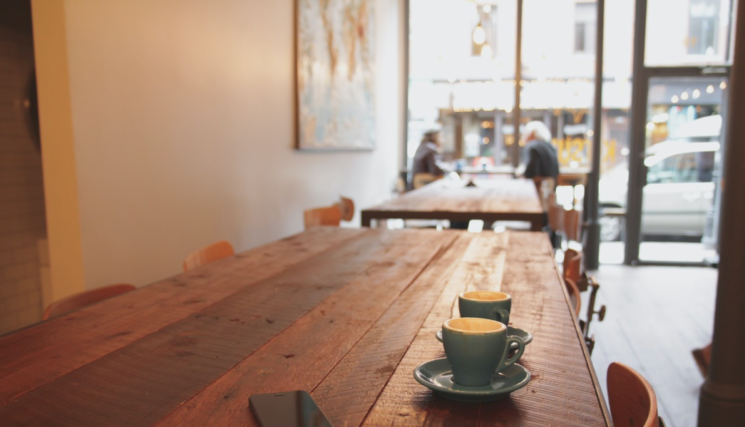 No 17.augusta tiek mazināti ierobežojumi ēdināšanas uzņēmumiem, tirdzniecības centriem un konferenču rīkotājiem