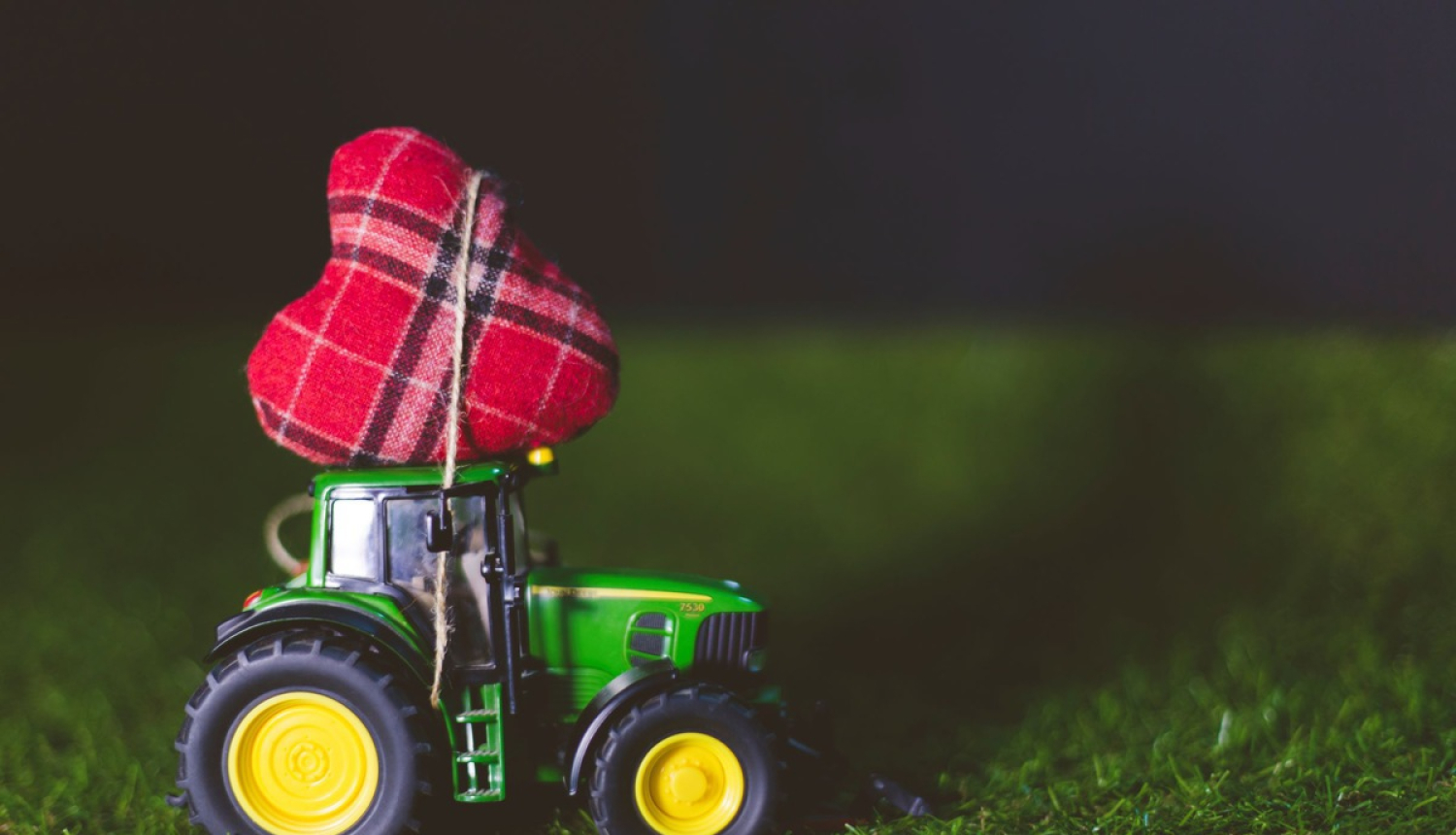 Jauni noteikumi informācijas uzkrāšanai traktortehnikas un tās vadītāju valsts informatīvajā sistēmā