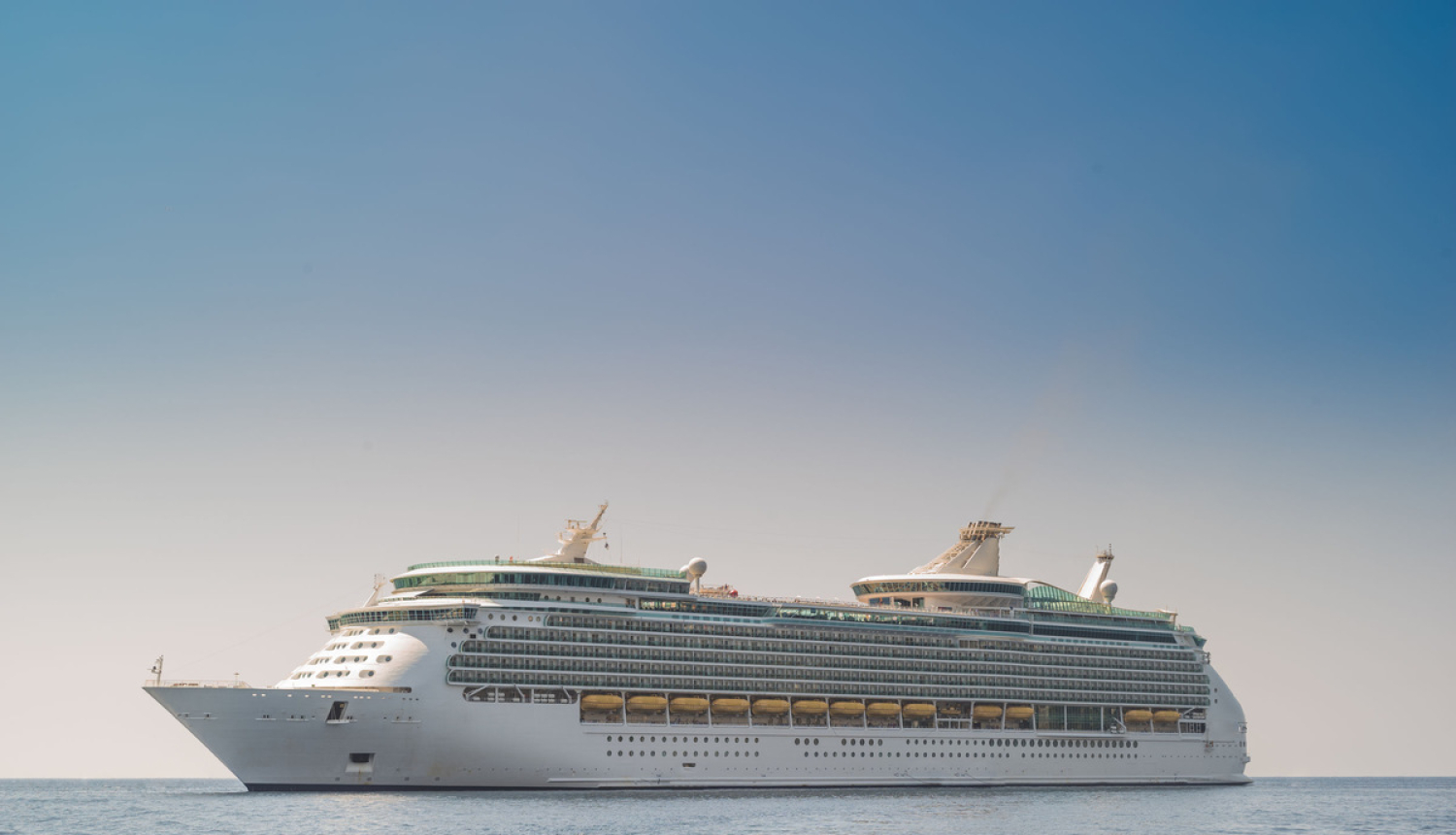 Valdība atbalsta izmaiņas esošajā kārtībā par to personu reģistrāciju, kas atrodas uz pasažieru kuģiem