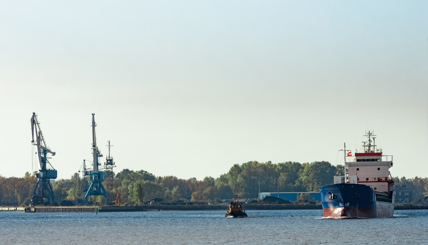 Valdība nobalso par ostas valdes locekļu algu samazināšanu