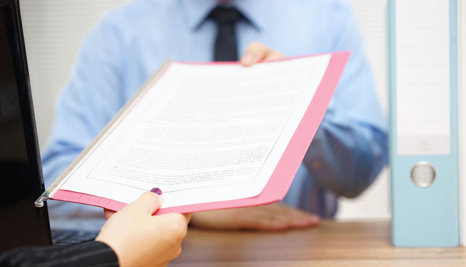 Atceļ regulējumu par darbnespējas lapu izrakstīšanu noteiktām iedzīvotāju grupām pēc atgriešanās no ārzemēm