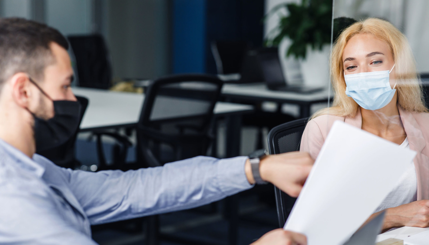 Covid-19 izplatības mazināšanai nosaka stingrākus pulcēšanās ierobežojumus; atsevišķi ierobežojumi 8 pašvaldībās Latvijā