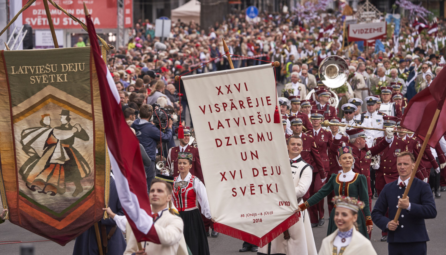 Ar “3+Ģimenes karti” Dziesmu un deju svētku laikā sabiedrisko transportu varēs izmantot bez maksas