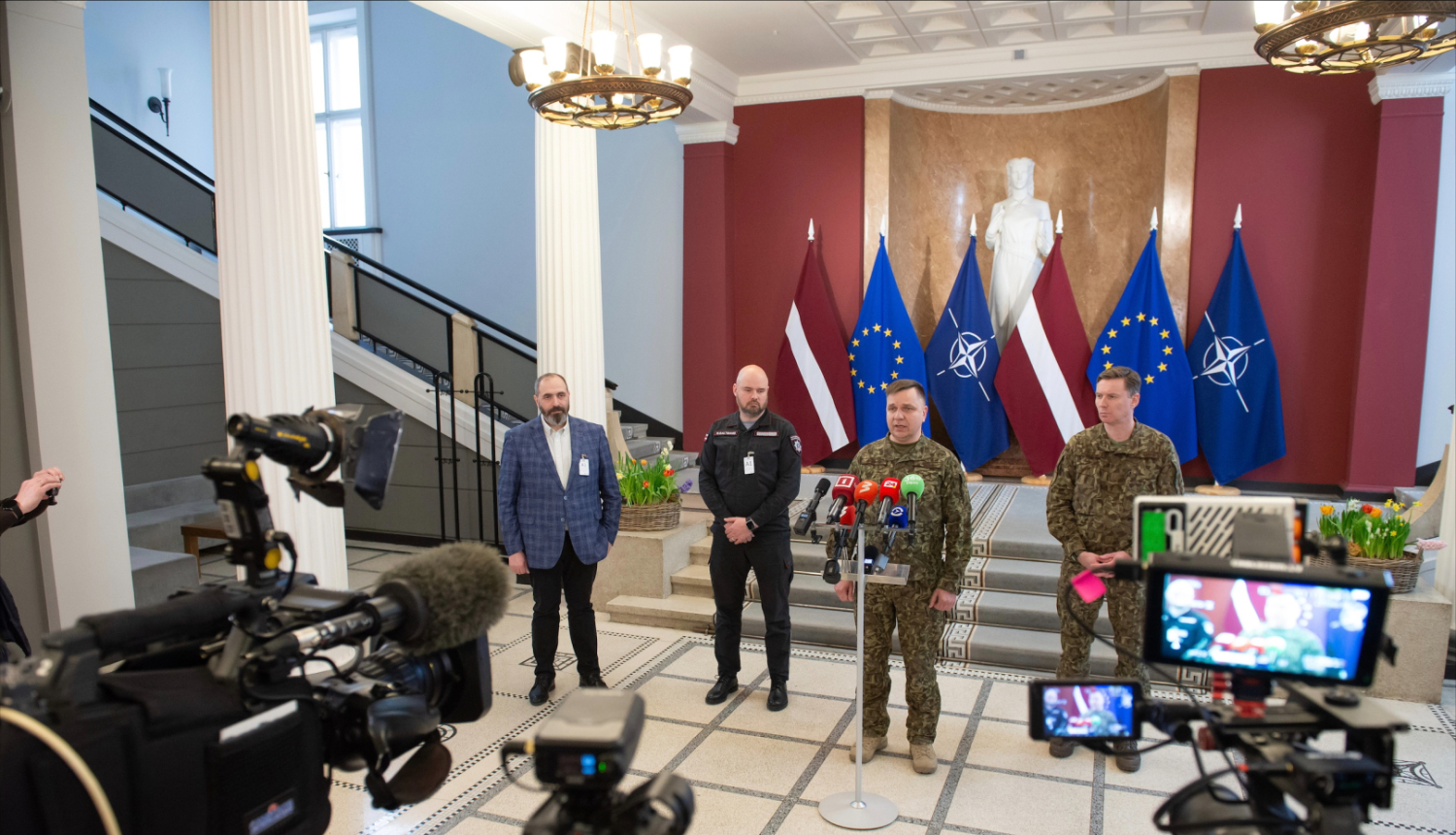 NBS, VUGD un KVC pārstāvji informē par nesenajiem dronu incidentiem un dienestu gatavību turpmākām situācijām