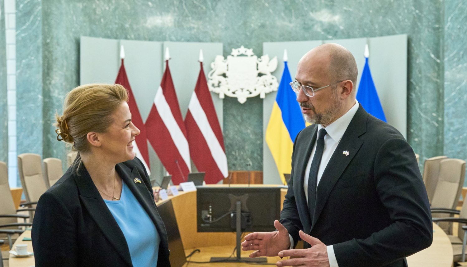 Ministru prezidente Evika Siliņa un Ukrainas aizsardzības ministrs Deniss Šmihaļs