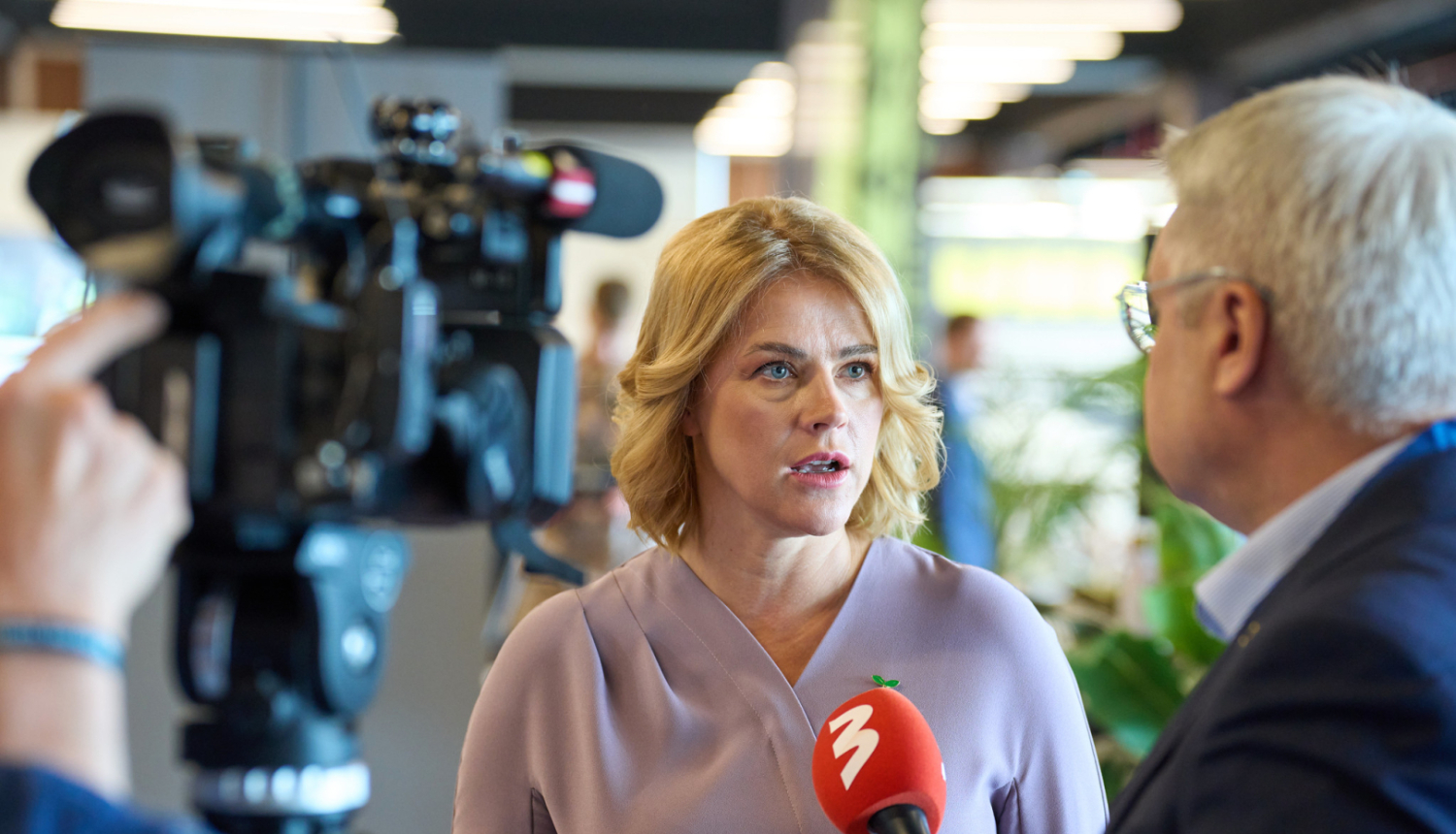 Ministru prezidente Evika Siliņa sniedz atbildi medijiem