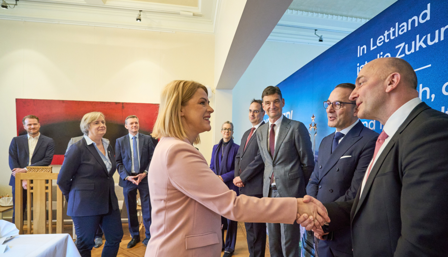 Ministru prezidente Evika Siliņa tiekas ar Vācijas uzņēmēju pārstāvjiem Berlīnē