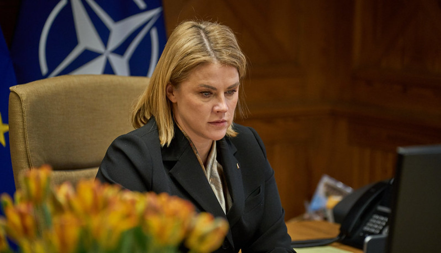 Ministru prezidente Evika Siliņa piedalās sarunā videokonferences režīmā