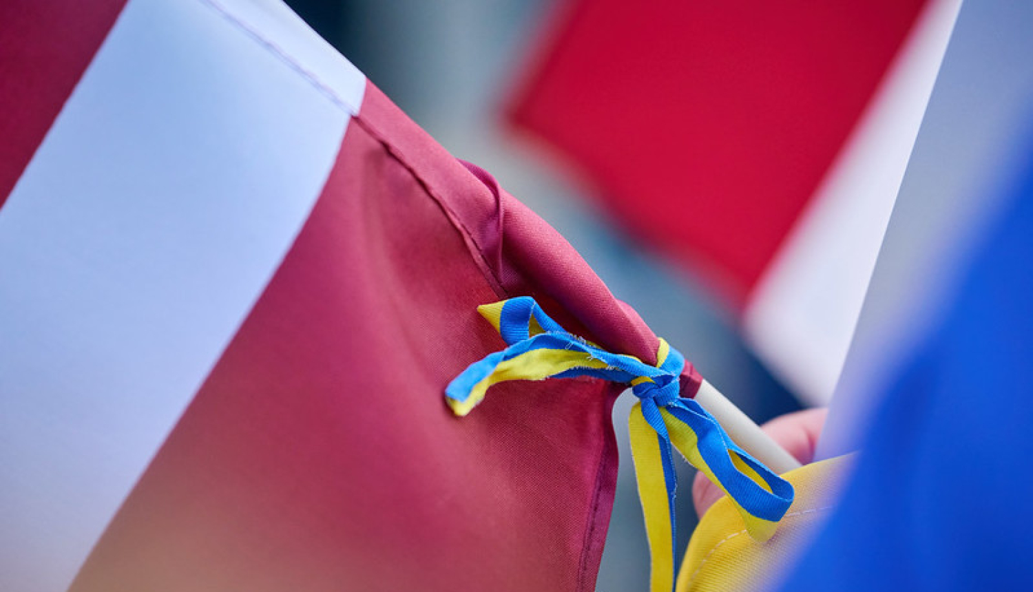 Latvijas un Ukrainas Karogi