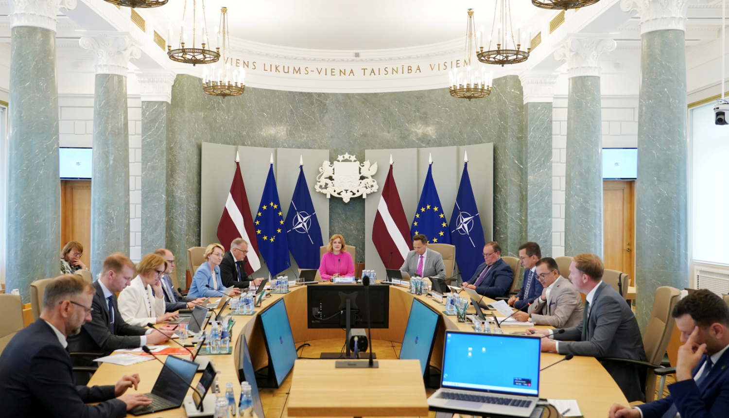 Ministru prezidente Evika Siliņa vada valdības sēdi