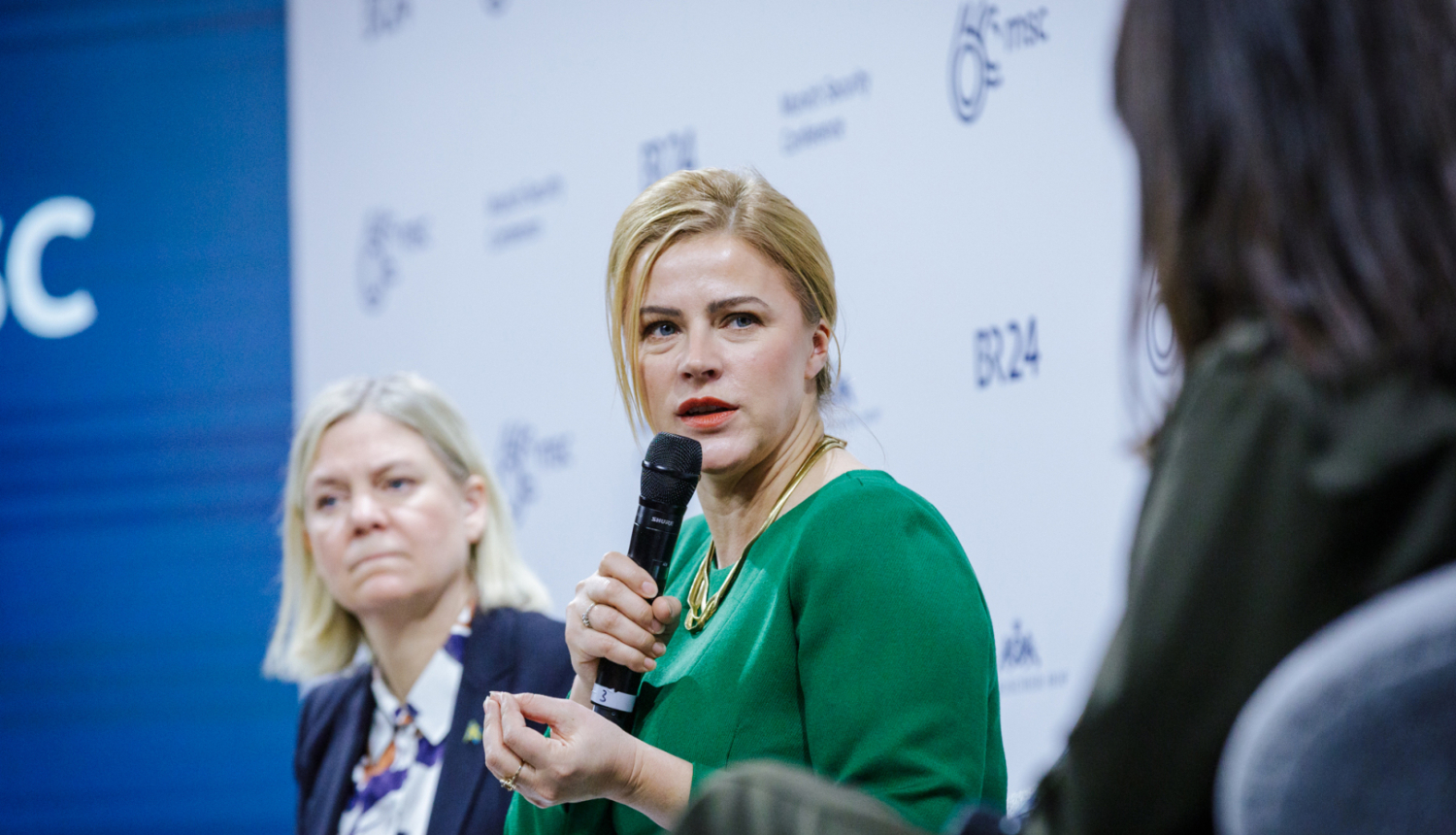 Ministru prezidente Evika Siliņa piedalās paneļdiskusijā Minhenes drošības konferencē