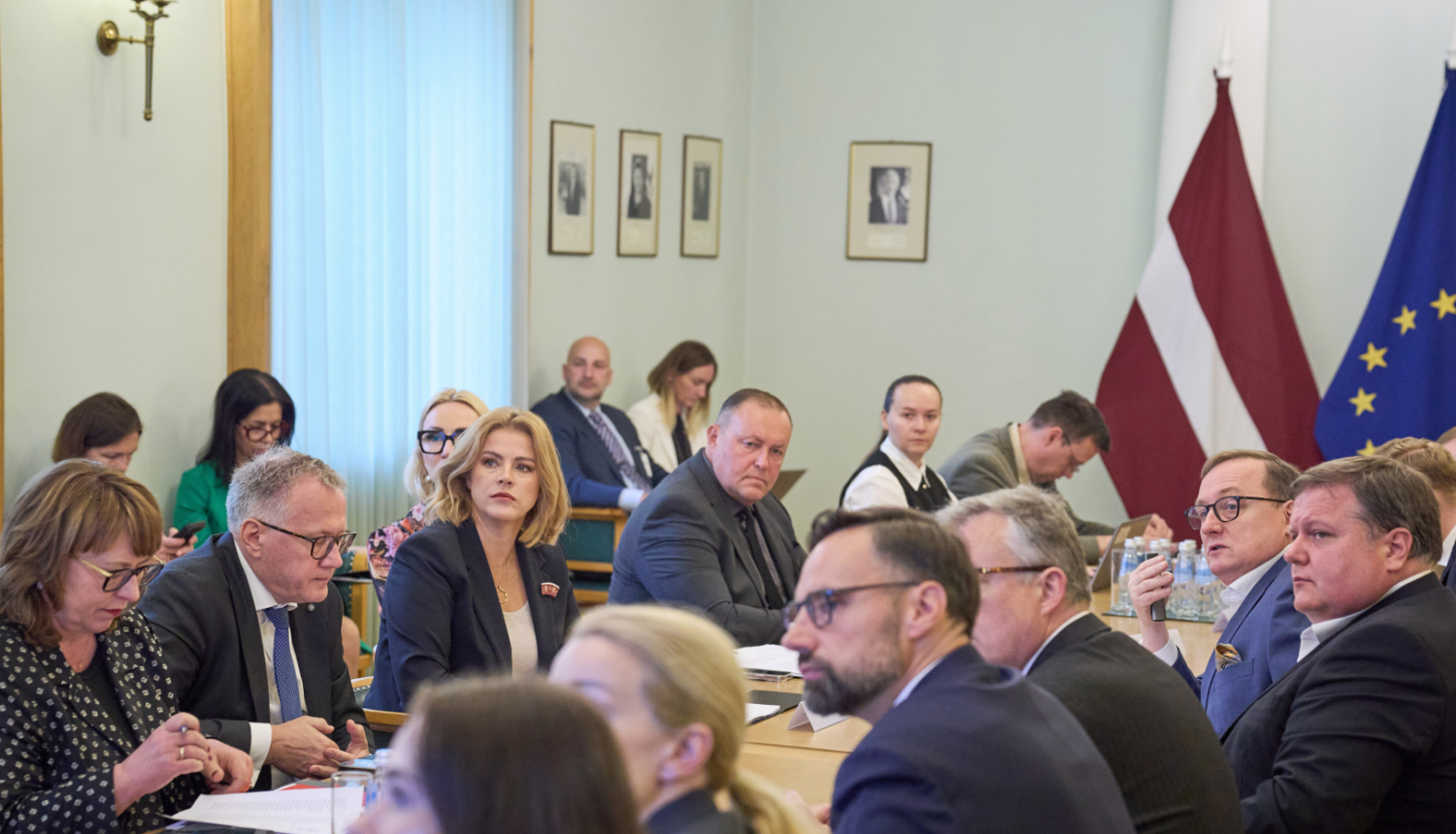 Ministru prezidente Evika Siliņa vada Finanšu sektora attīstības padomes sēdi Ministru kabineta sēžu zālē