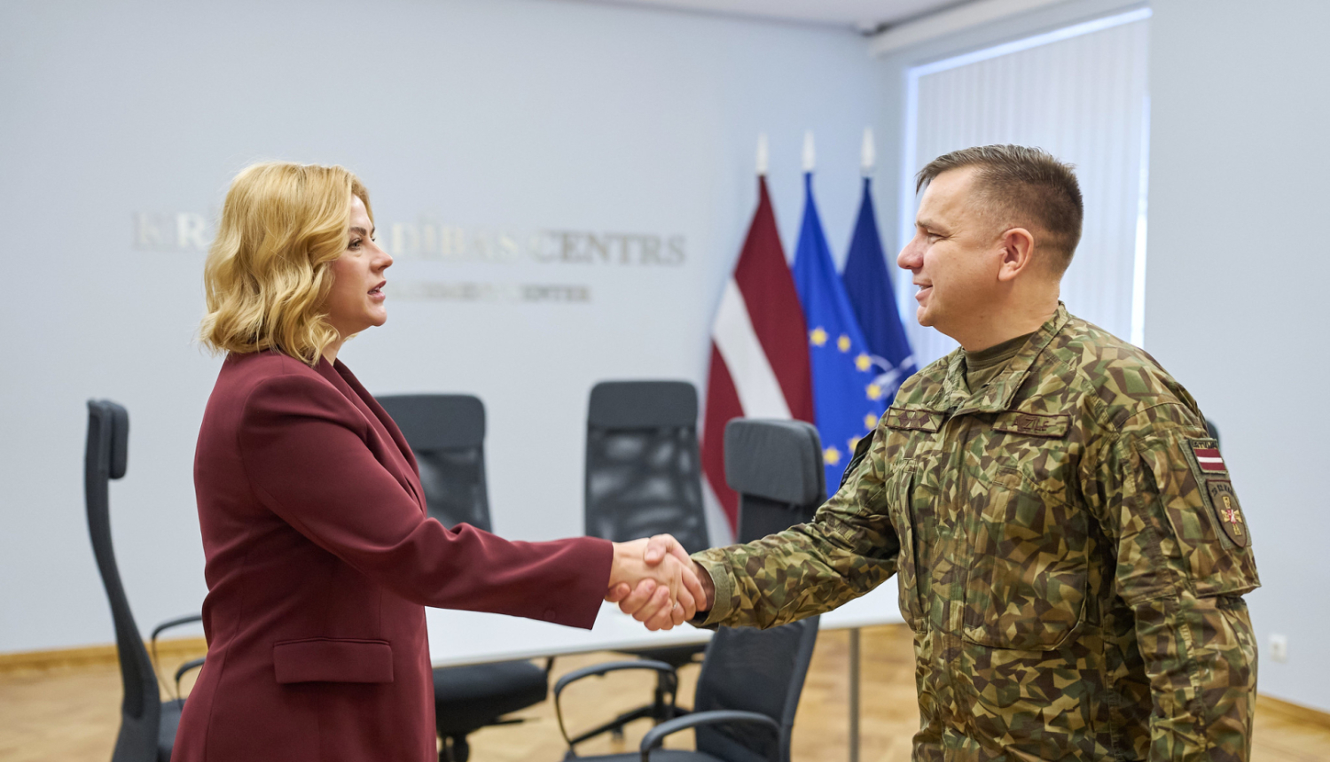 Ministru prezidente Evika Siliņa apmeklē Krīzes vadības centru