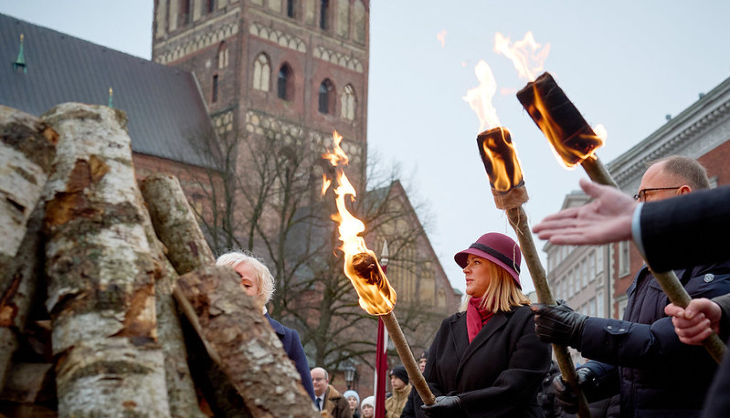 20.09.2025. Ministru prezidente Evika Siliņa piedalās 1991. gada barikāžu piemiņas ugunskura iedegšanā.