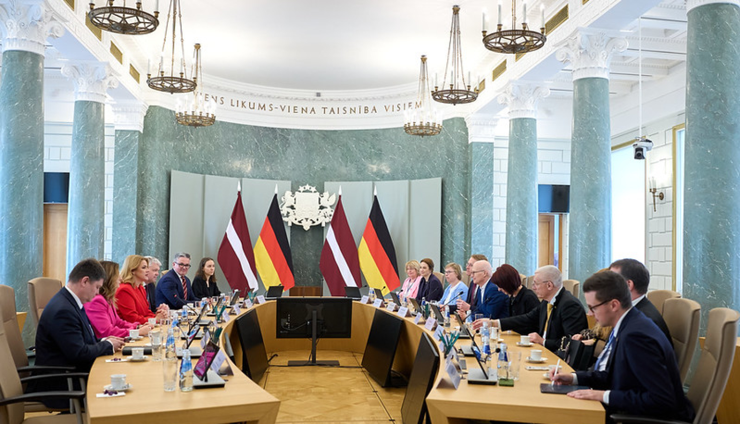 Ministru prezidente Evika Siliņa tiekas ar Vācijas Šlēzvigas-Holšteinas federālas zemes Ministru prezidentu Danielu Ginteru (Daniel Günther) un Brīvās un Hanzas pilsētas Hamburgas Pirmo birģermeistaru Dr. Pēteru Čenčeru (Peter Tschentscher).