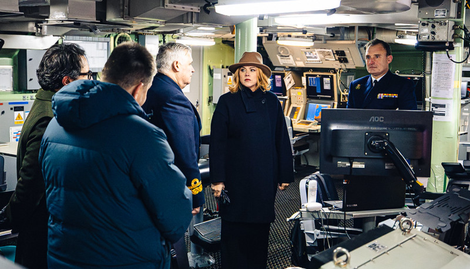 Ministru prezidente Evika Siliņa apmeklēja Spānijas Jūras spēku kuģi