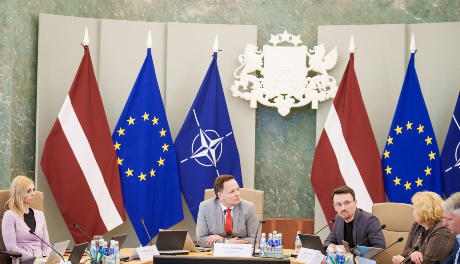 Nevalstisko organizāciju un Ministru kabineta sadarības memoranda padomes sēde, to vada Valsts kancelejas direktors Raivis Kronbergs