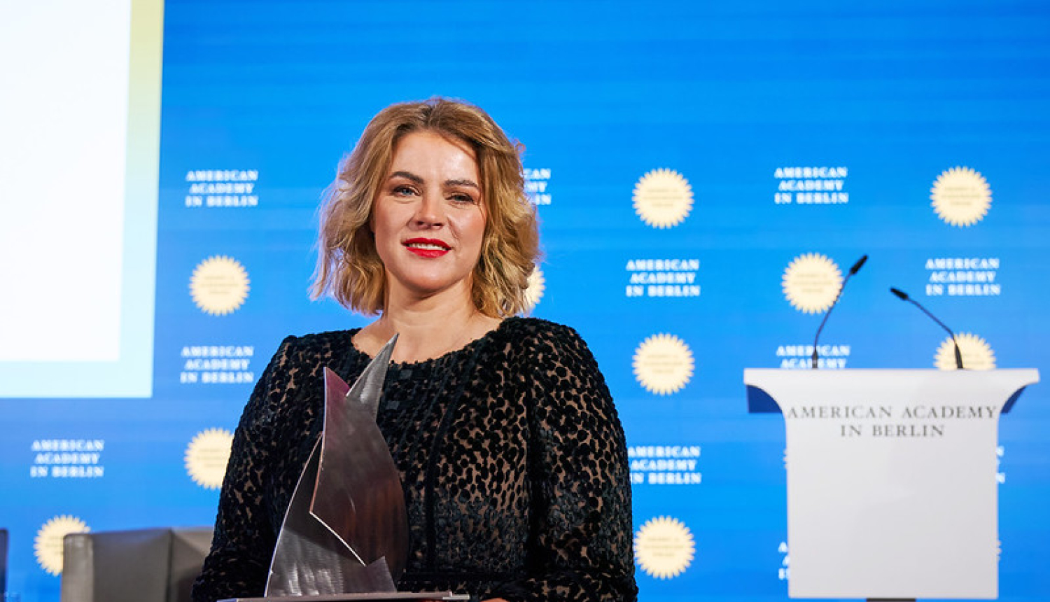 Premjere saņem Kisindžera balvu