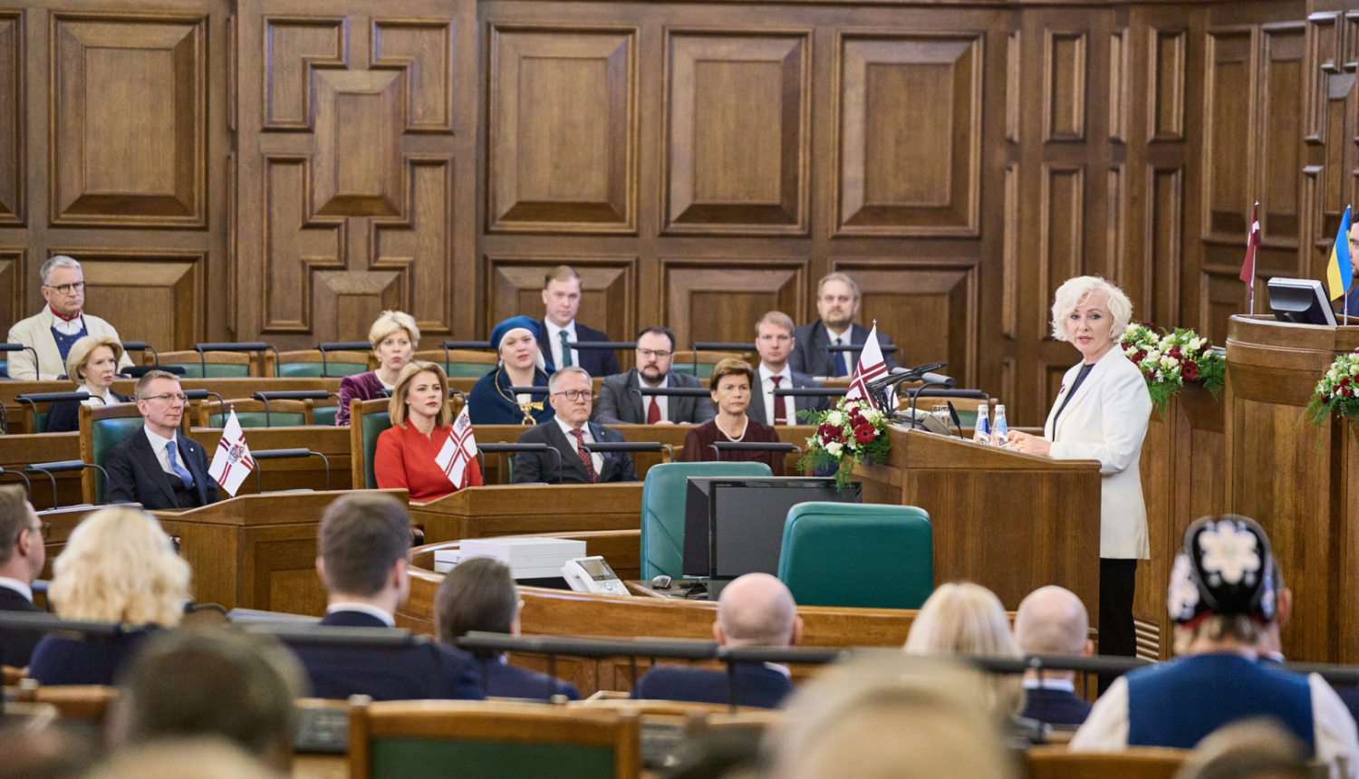 Svinīgā Saeimas sēde kas veltīta Latvijas Republikas Neatkarības deklarācijas pasludināšanas dienai - tribīnē runu saka Saeimas priekšsēdētāja Daiga Mieriņa, klausītājos Ministru prezidente Evika Siliņa, Valsts prezidents Edgars Rinkēvičs, ministri