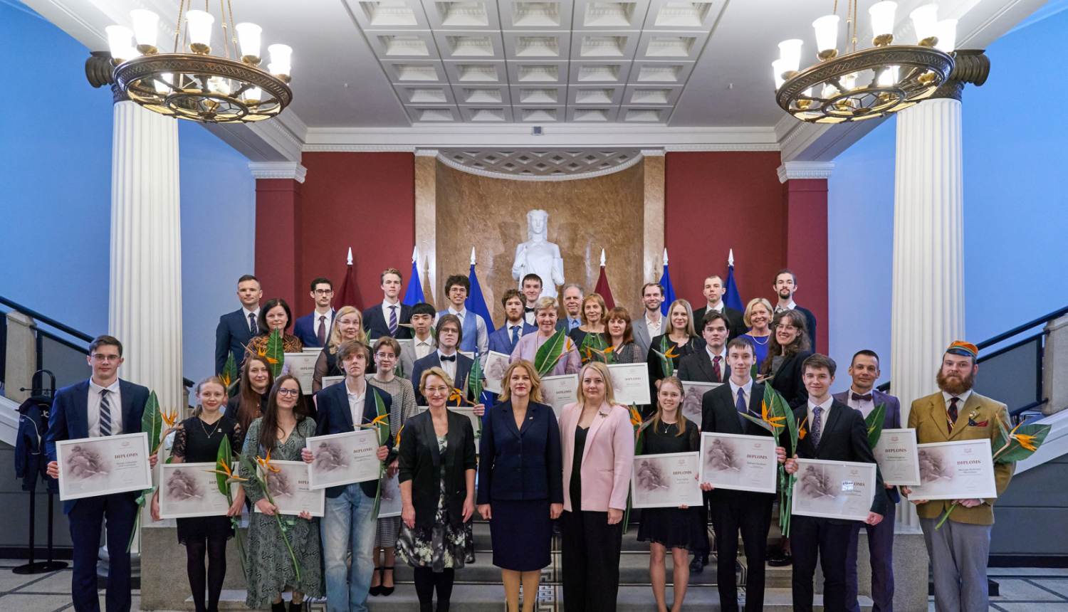 Ministru prezidente sveic mācību olimpiāžu laureātus