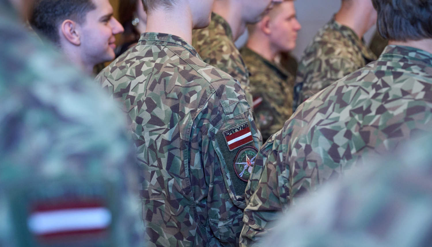 Valsts aizsardzības dienesta karavīri uniformās