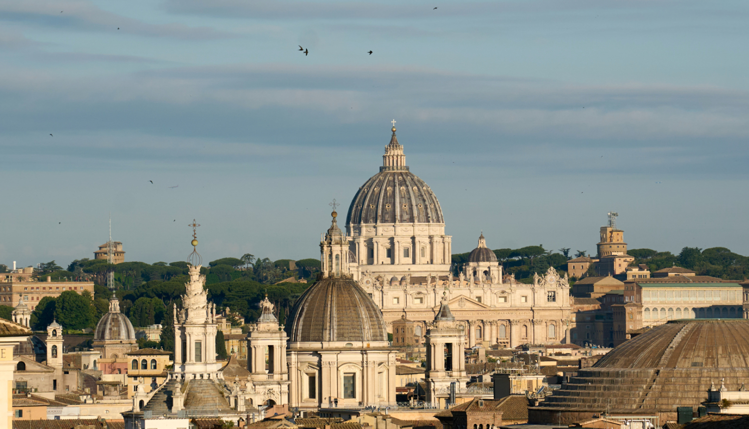 Skats uz Vatikāna ēku kupoliem