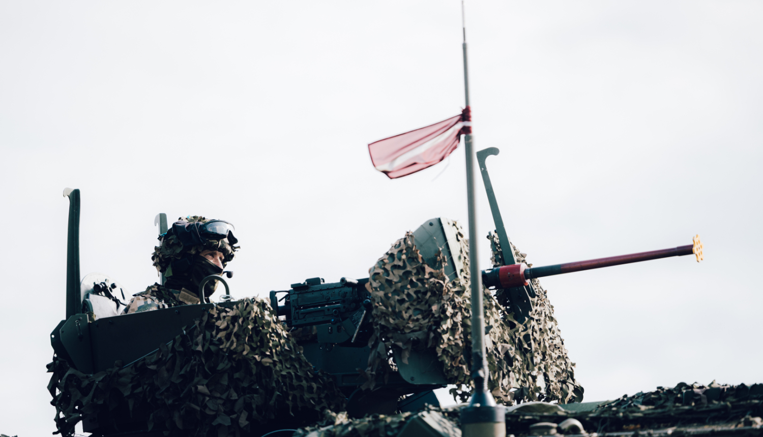 Karavīrs bruņumašīnā