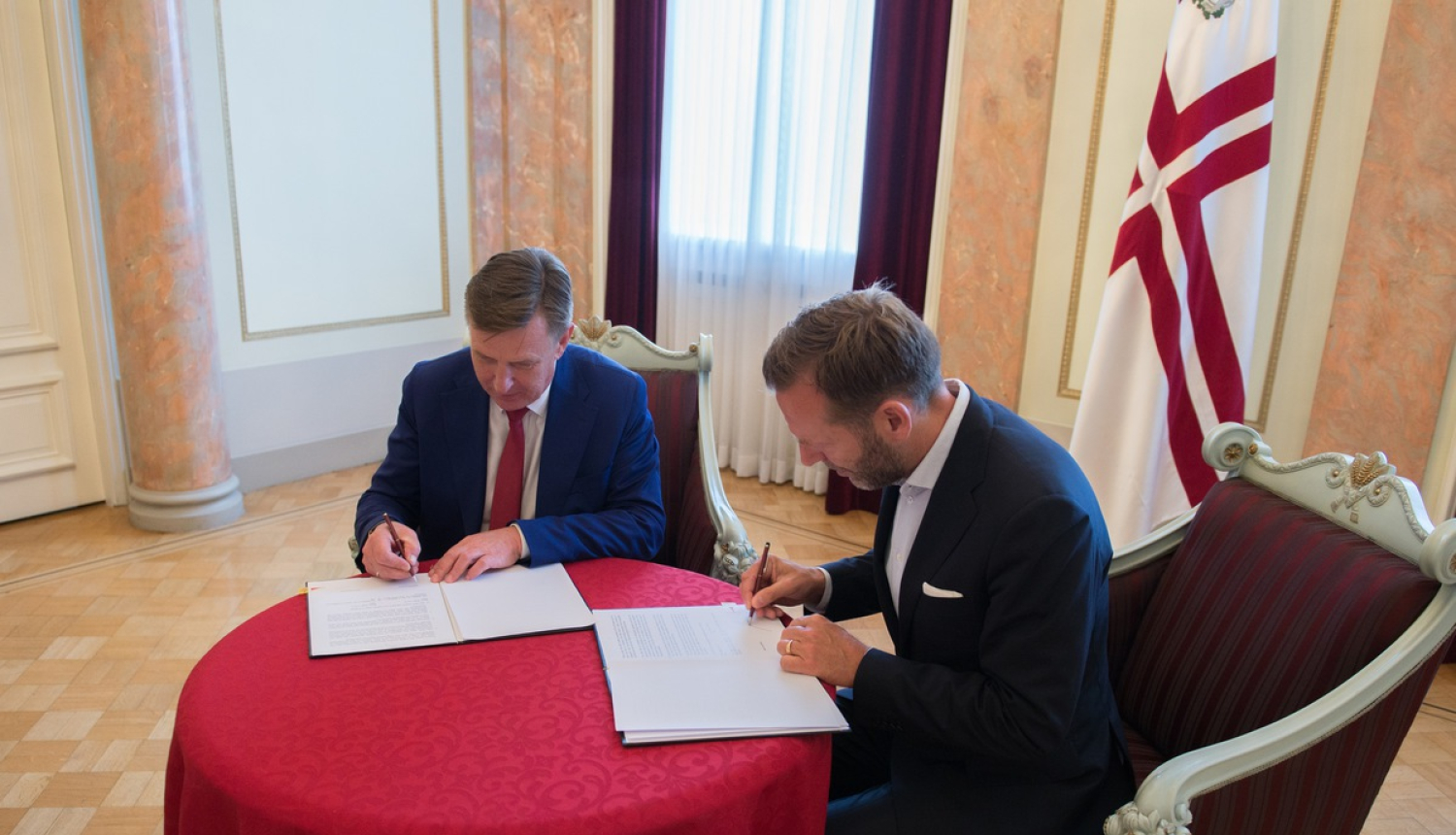 Paraksta Saprašanās memorandu par “Lattelecom” un LMT turpmāku attīstību