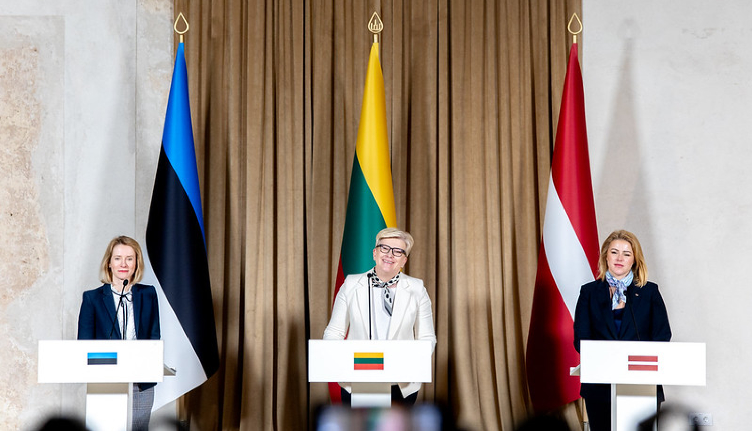 Baltijas valstu premjerministres preses konferencē Viļņā. 