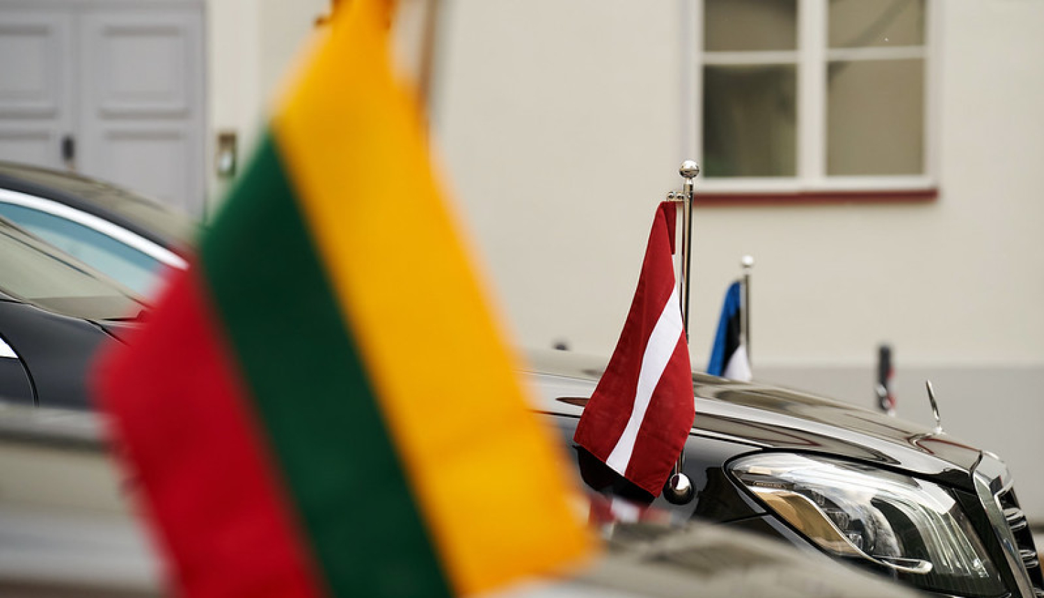 Baltijas valstu karogi