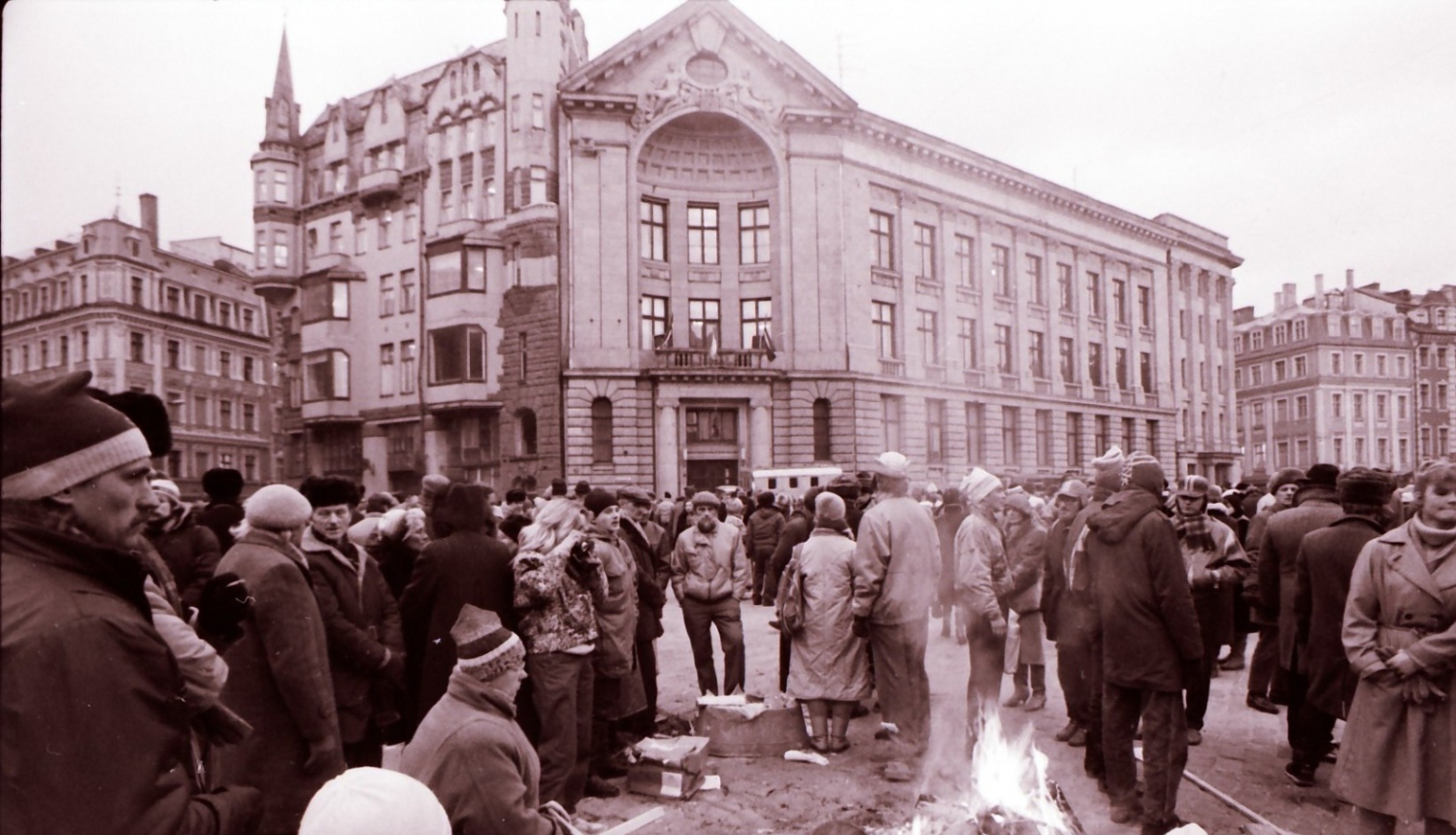 Barikāžu dalībnieki Doma laukumā