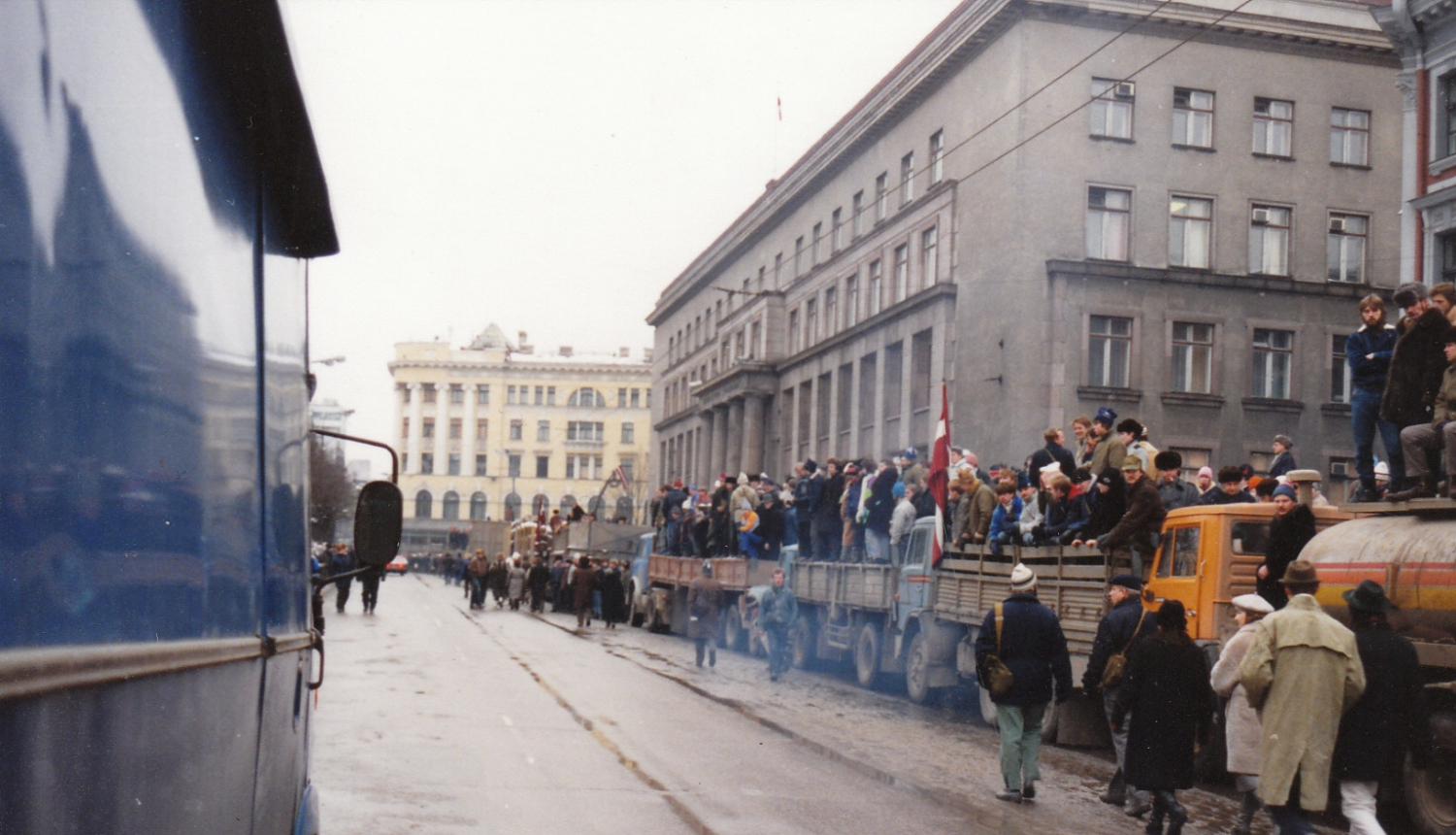 Barikāžu dalībnieki pie Latvijas Republikas Ministru Padomes