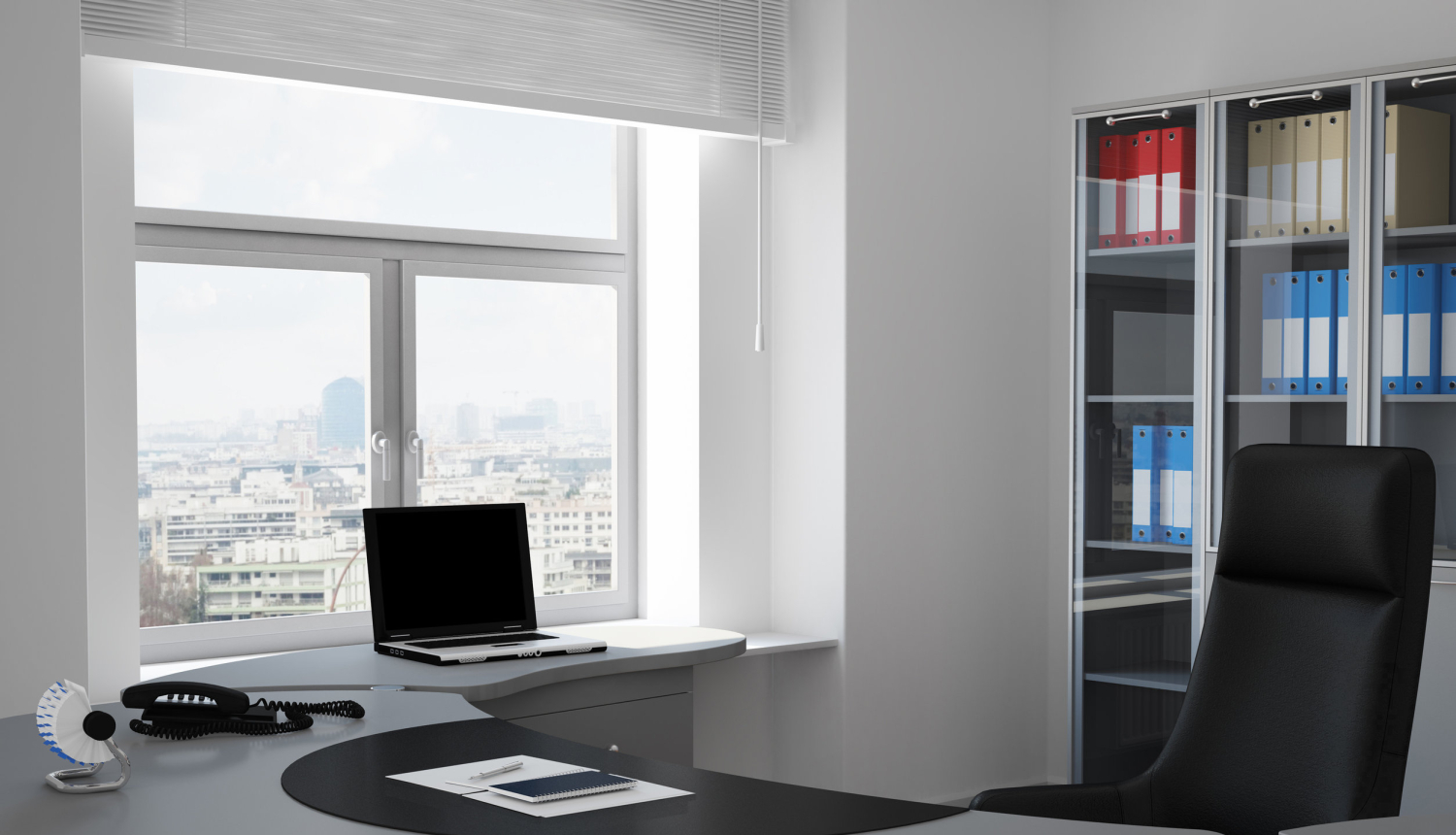 Biroja telpa ar rakstāmgaldu, krēslu, plauktu