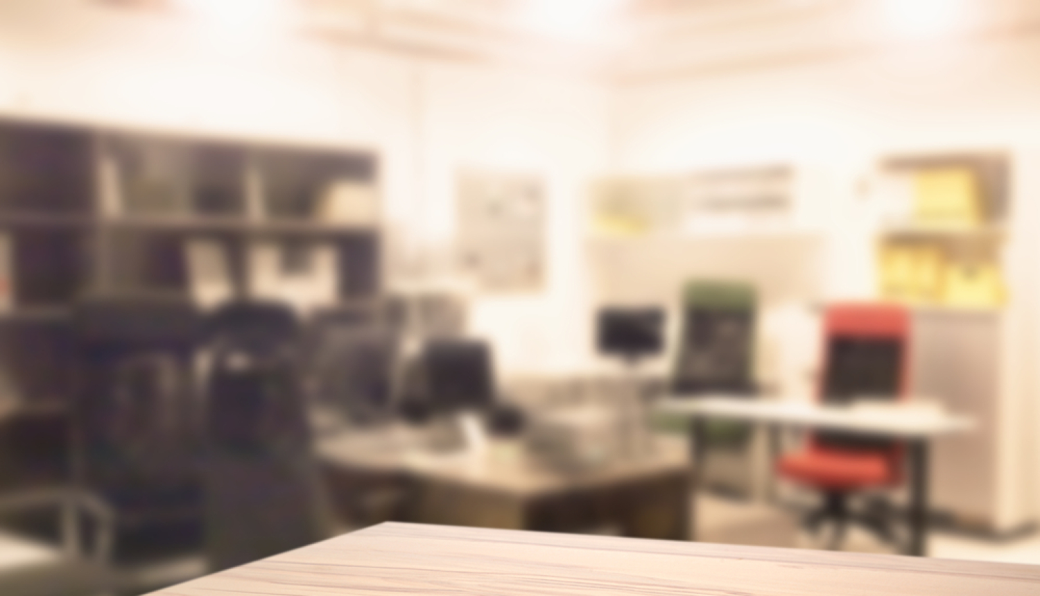 Tukšs galds birojā