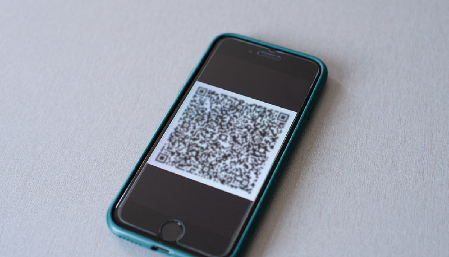 Foto: Covid-19 vakcinācijas sertifikāts mobilajā iekārtā