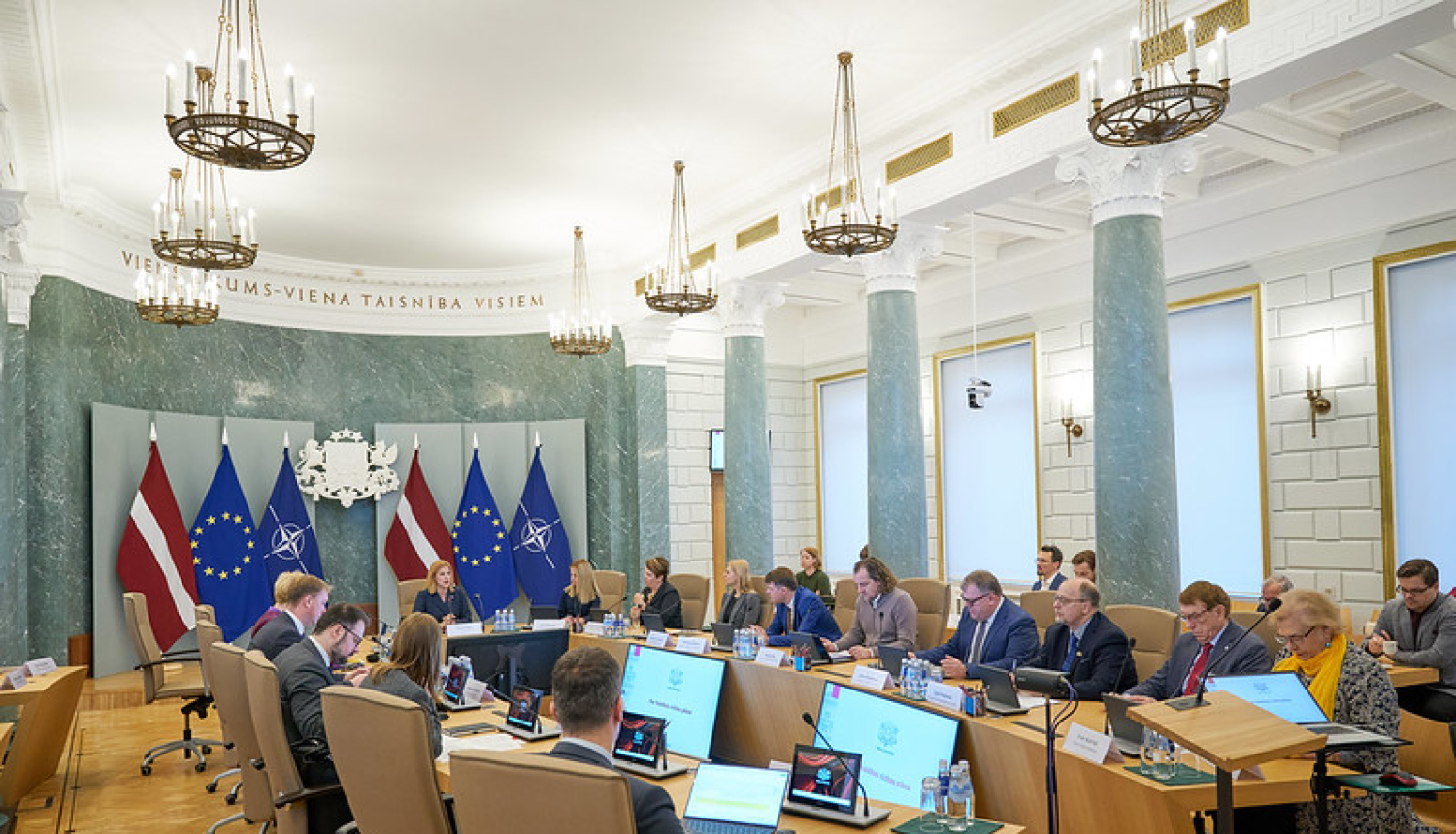 Ministru prezidente Evika Siliņa tiekas ar Latvijas Darba devēju konfederācijas, Latvijas Brīvo arodbiedrību savienības, Latvijas Tirdzniecības un rūpniecības kameras, Latvijas Pašvaldību savienības, Latvijas Zinātņu akadēmijas, Latvijas Pilsoniskās alianses un Ārvalstu investoru padomes Latvijā pārstāvjiem