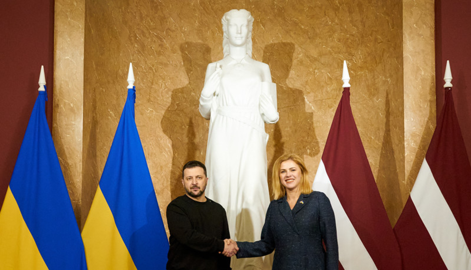 Ministru prezidente E.Siliņa un Ukrainas prezidents V.Zelenskis tiekas Ministru kabinetā