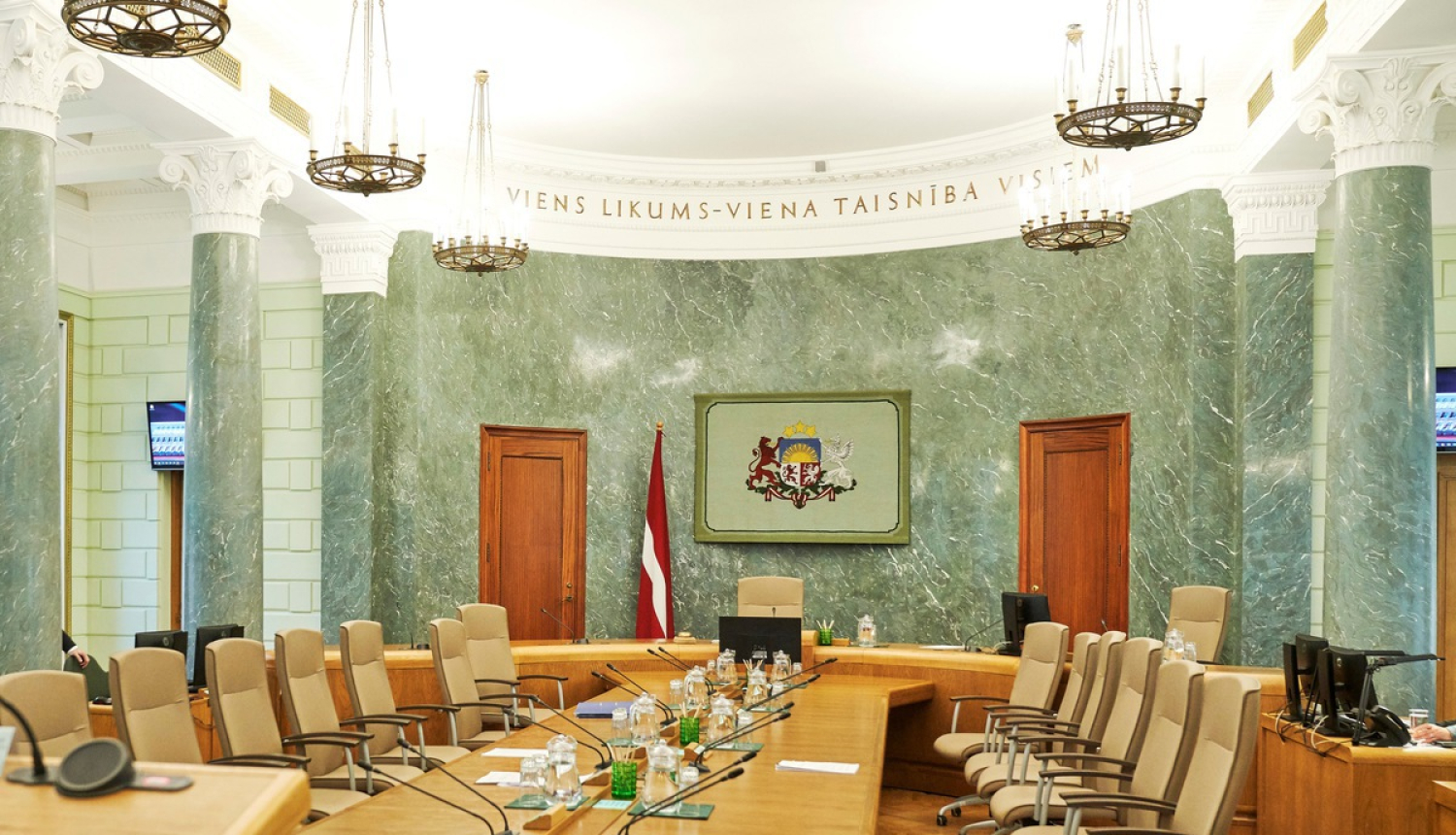 Ministru kabinets lemj par mācībām klātienē un Covid-19 testiem viesstrādniekiem