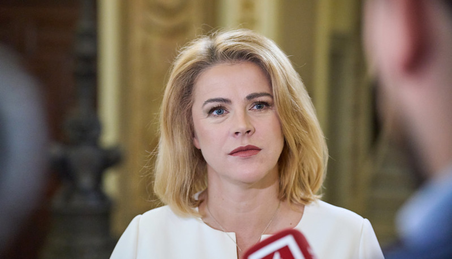 Evika Siliņa sniedz interviju