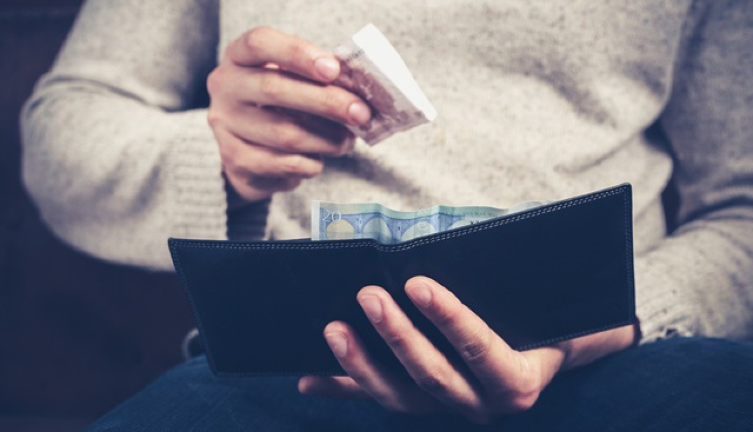 Pilnveido nodrošinājumu cilvēkiem ar zemām sociālās apdrošināšanas iemaksām